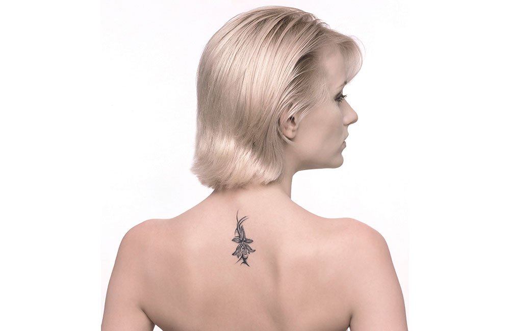 Frau mit Tattoo